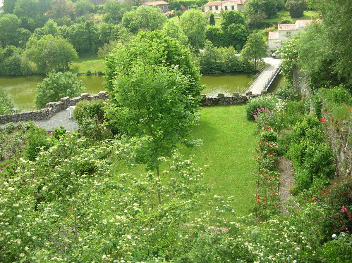 B&B "Les Remparts" Vouvant Exterior foto